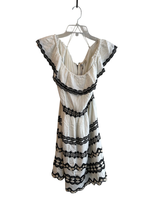 Alice & Olivia Size 6 White & Black Viscose & Polyester Off Shoulder Dress White & Black / 6