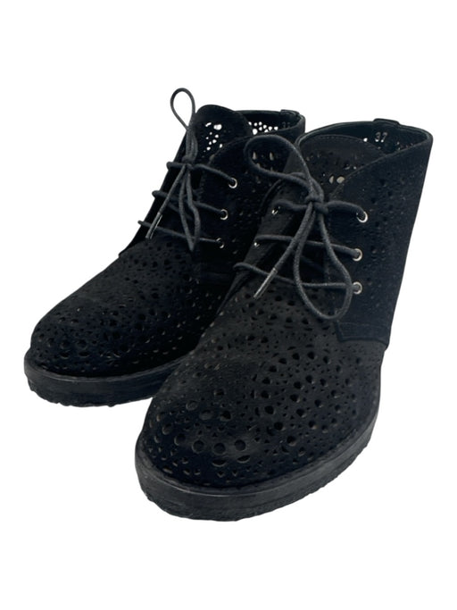 Alaia Shoe Size 37 Black Leather Upper Perforated Laser Cut Lace Up Booties Black / 37