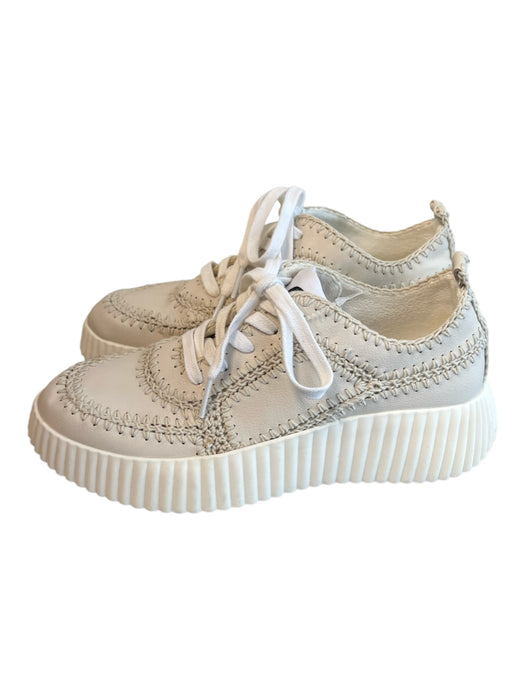 Coconuts by Matisse Shoe Size 6 Off White Leather Stitch Detail Round Toe Shoes Off White / 6