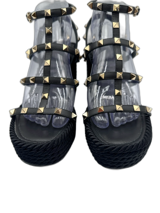 Valentino Garavani Shoe Size 39 Black Leather Upper Gold Tone Details Sandals Black / 39
