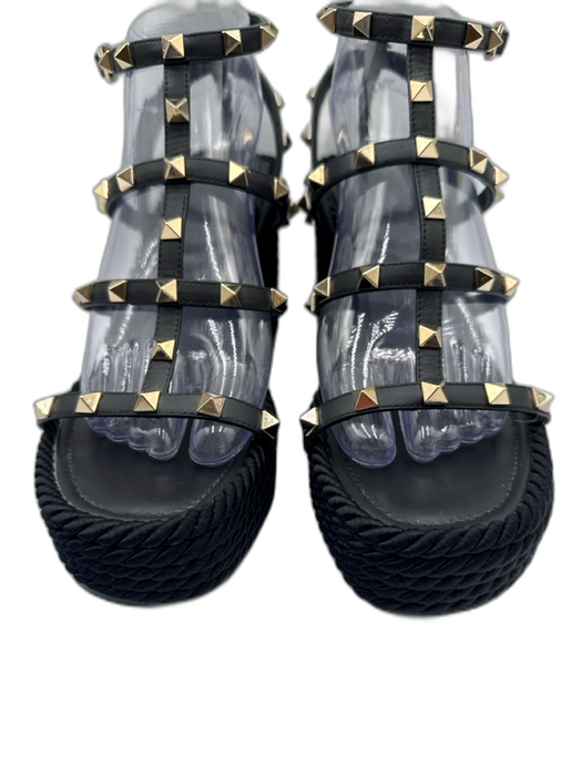 Valentino Garavani Shoe Size 39 Black Leather Upper Gold Tone Details Sandals Black / 39