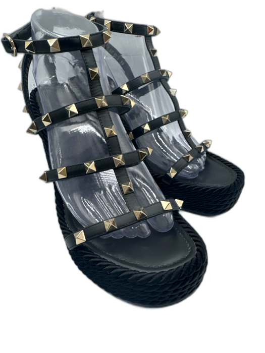 Valentino Garavani Shoe Size 39 Black Leather Upper Gold Tone Details Sandals Black / 39
