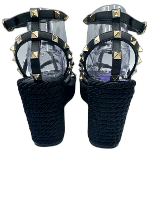 Valentino Garavani Shoe Size 39 Black Leather Upper Gold Tone Details Sandals Black / 39