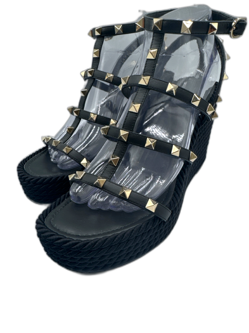Valentino Garavani Shoe Size 39 Black Leather Upper Gold Tone Details Sandals Black / 39