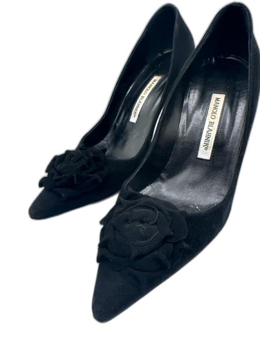 Manolo Blahnik Shoe Size 38 Black Suede Floral Applique Mid Heel Pumps Black / 38