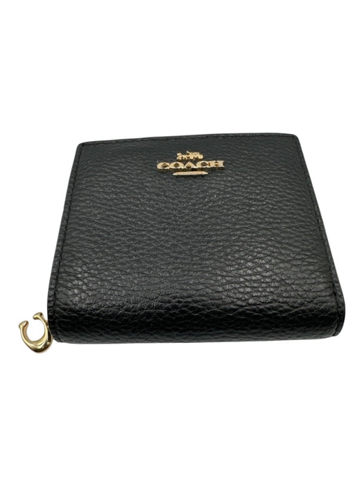 Coach Black Pebble Leather Zip Close Button Close Logo Wallets Black