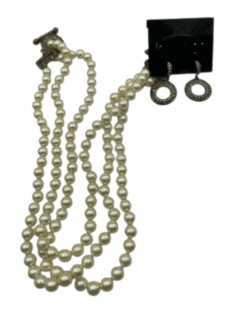 Heidi Daus Gold Tone Metal Faux Pearl Beaded Circle Post Back Jewelry Set Gold Tone