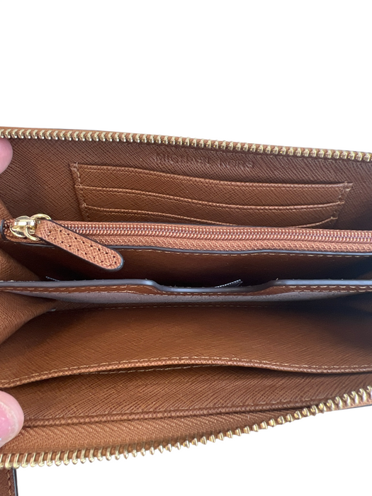 Michael Kors Brown Leather Wristlet Gold Hardware Zipper Inside Pockets Wallets Brown