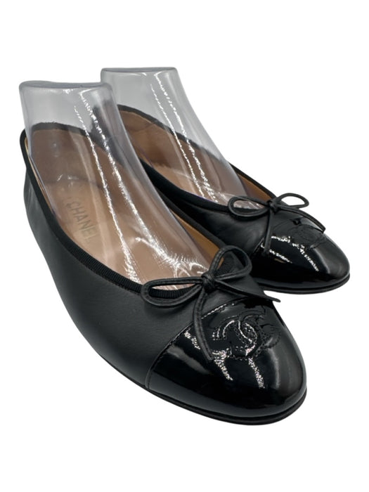 Chanel Shoe Size 39.5 Black Leather & Patent Leather Cap Toe Logo Flats Black / 39.5