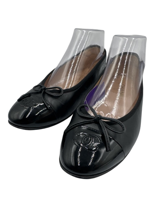 Chanel Shoe Size 39.5 Black Leather & Patent Leather Cap Toe Logo Flats Black / 39.5