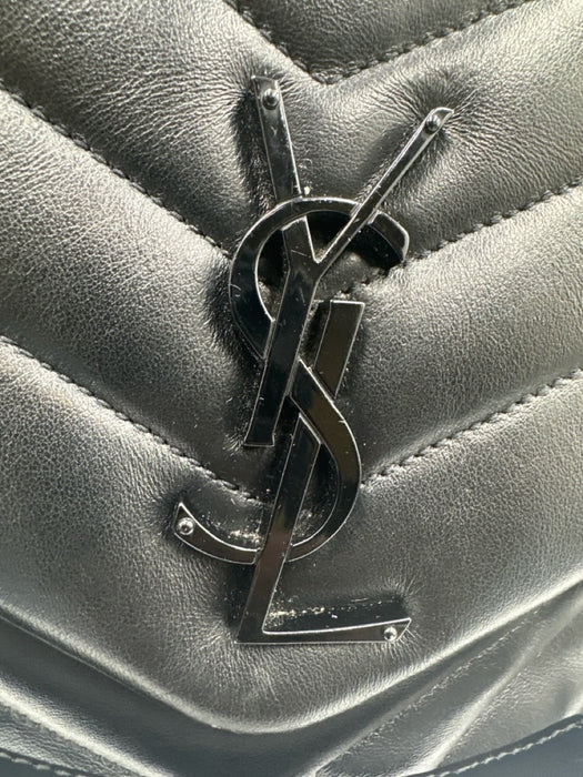 Yves Saint Laurent Black Leather Chevron Shoulder & Crossbody Straps Chain Bag Black / Medium
