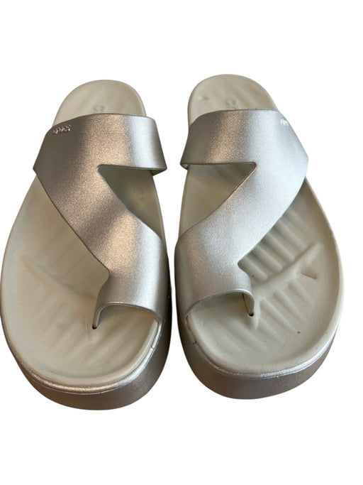 Crocs Shoe Size 8 Champagne Manmade Material Thong Strap Open Toe & Heel Shoes Champagne / 8