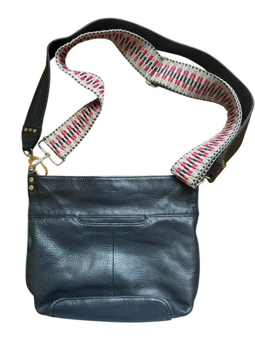 Hobo Black Leather Magnetic Clasp Embroidered Straps Bucket Outter Pocket Purse Black