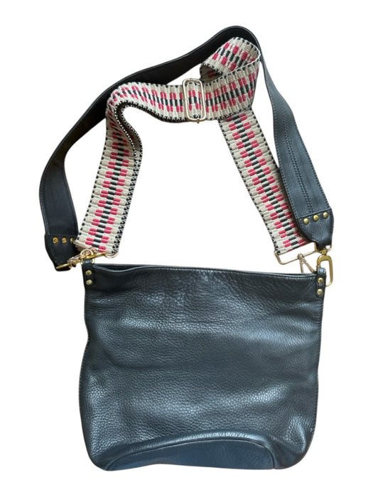 Hobo Black Leather Magnetic Clasp Embroidered Straps Bucket Outter Pocket Purse Black