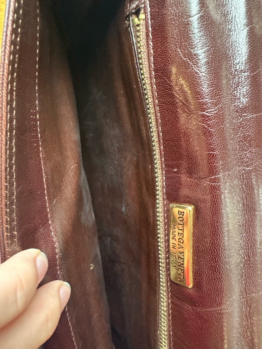 Bottega Veneta Chocolate Brown Leather Front Flap Crossbody Strap Envelope Bag Chocolate Brown / S