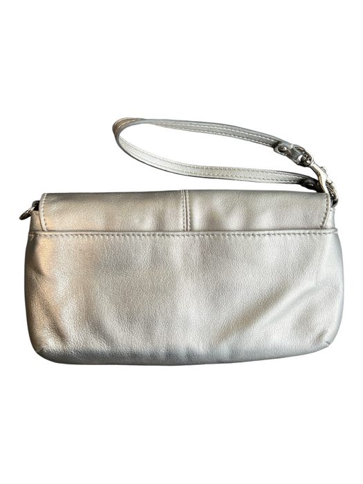 Coach Silver Leather Wristlet Snap Closure Lined Silver hardware Bag Silver / Small