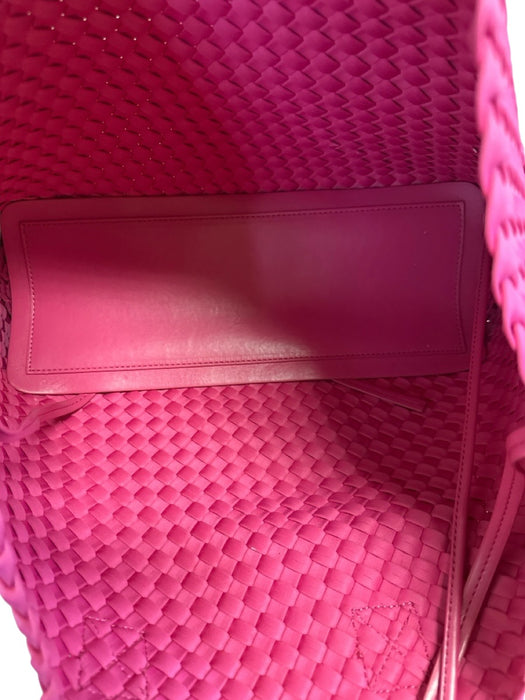 Urban Expressions Hot pink Top Handle Woven Tote Pouch Included Bag Hot pink / Large