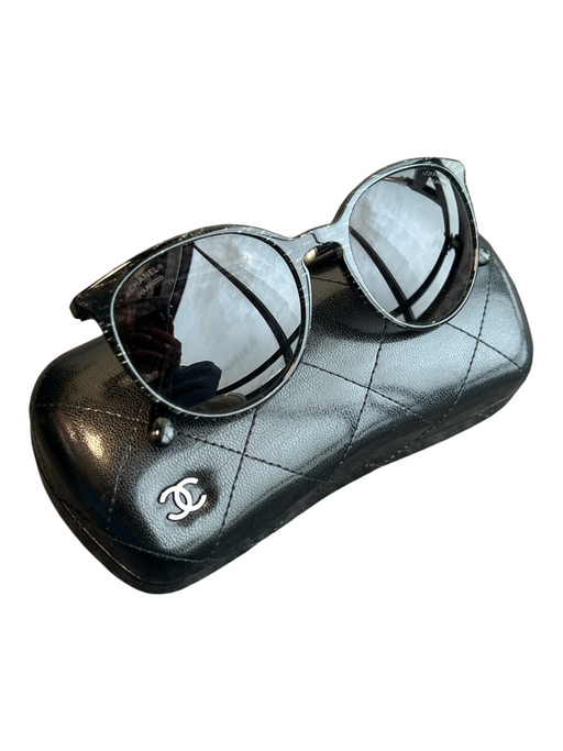 Chanel Black Acetate Pearl Detail Abstract Design Logo Polarized Sunglasses Black