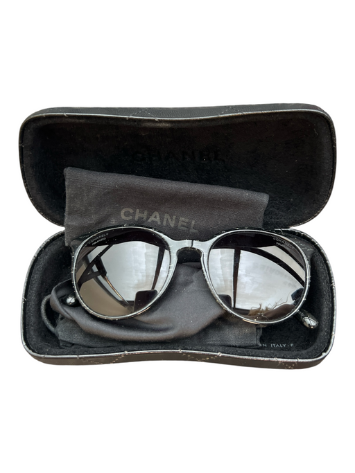 Chanel Black Acetate Pearl Detail Abstract Design Logo Polarized Sunglasses Black