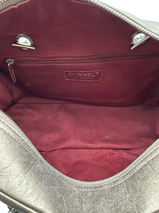 Chanel Gold Taupe Leather Chain Strap Quilted Interlocking CC Zip Close Bag Gold Taupe / Small