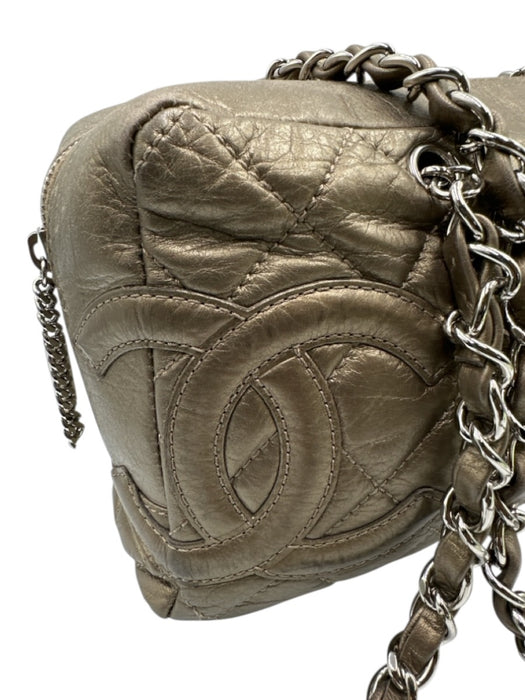 Chanel Gold Taupe Leather Chain Strap Quilted Interlocking CC Zip Close Bag Gold Taupe / Small