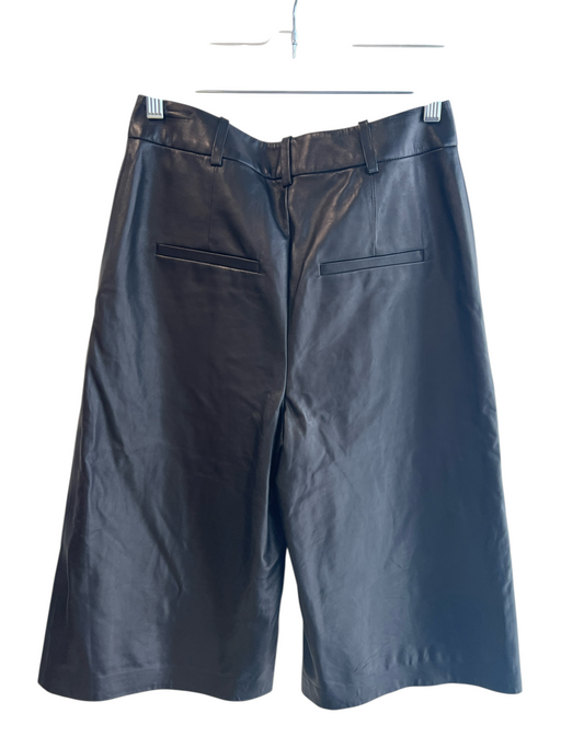 Veronica Beard Size 4 Black Lamb leather Zip Fly Pockets Knee Length Shorts Black / 4