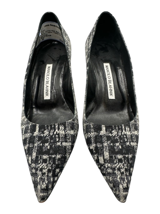 Manolo Blahnik Shoe Size 36 Black & White Canvas & Leather Pointed Toe Pumps Black & White / 36