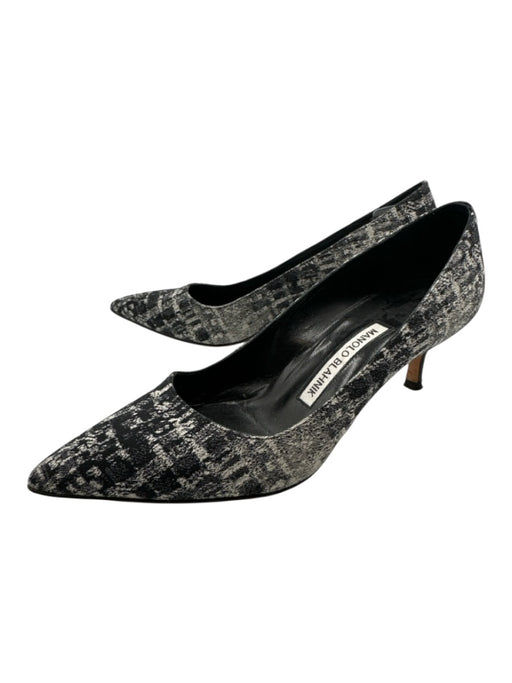 Manolo Blahnik Shoe Size 36 Black & White Canvas & Leather Pointed Toe Pumps Black & White / 36