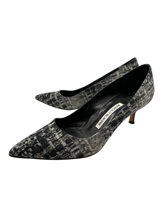 Manolo Blahnik Shoe Size 36 Black & White Canvas & Leather Pointed Toe Pumps Black & White / 36