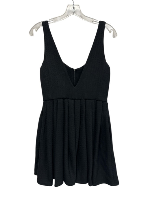 Alexis Size Medium Black Cotton Blend Sleeveless Pleated Mini Pockets Dress Black / Medium