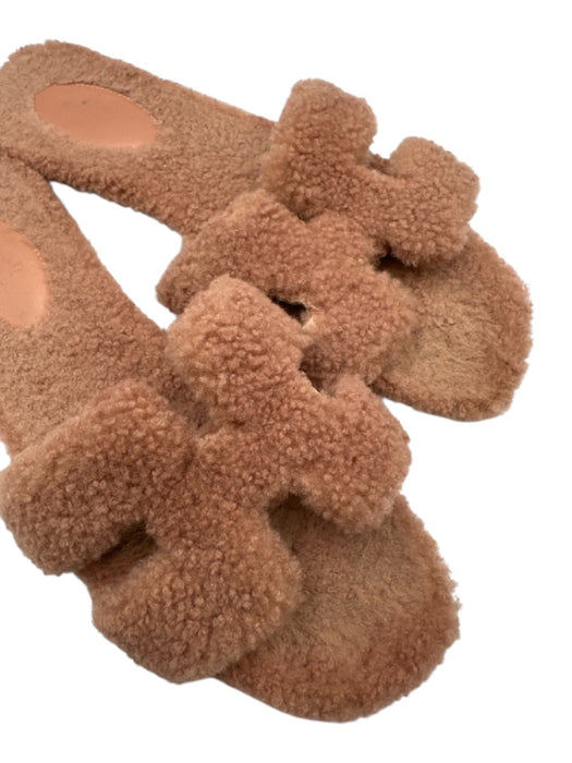 Hermes Shoe Size 39 Dusty Pink shearling Cut Out Slide Sandals Dusty Pink / 39