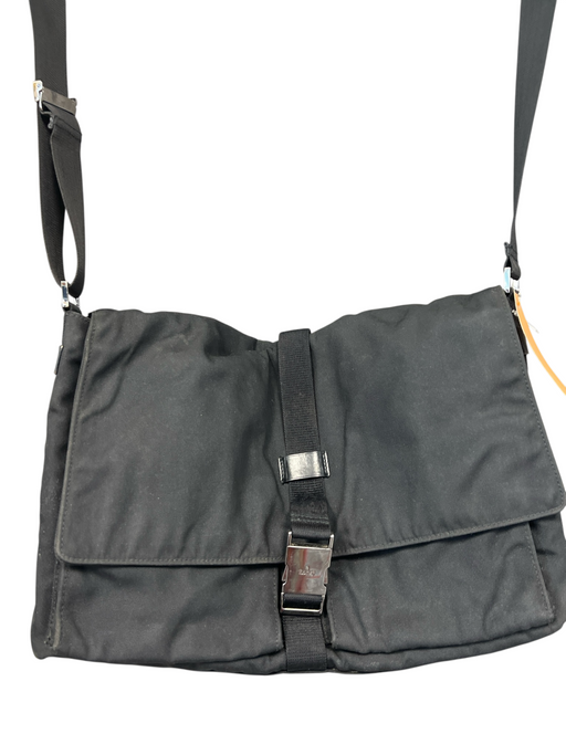 Gucci Black Nylon Adjustable Strap Click Closure Strap Flap Bag Black / Vintage
