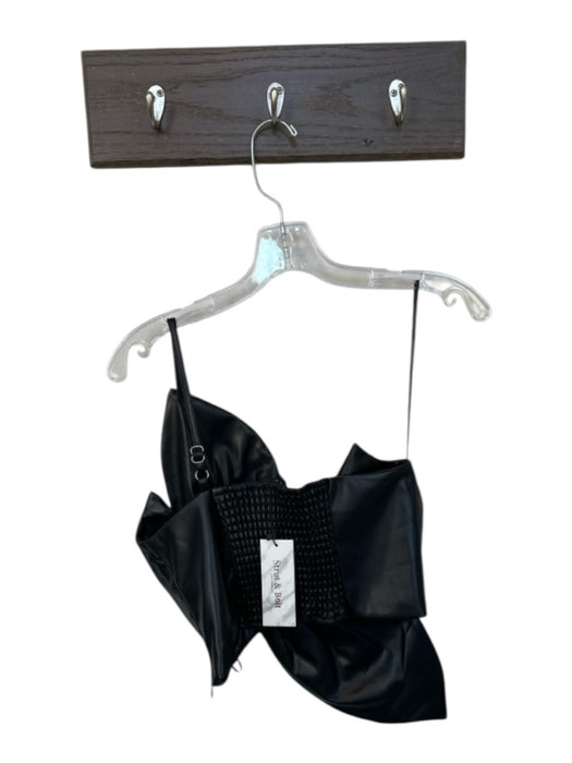 Strut & Bolt Size S Black Vegan Leather One Shoulder Flower Cropped Top Black / S