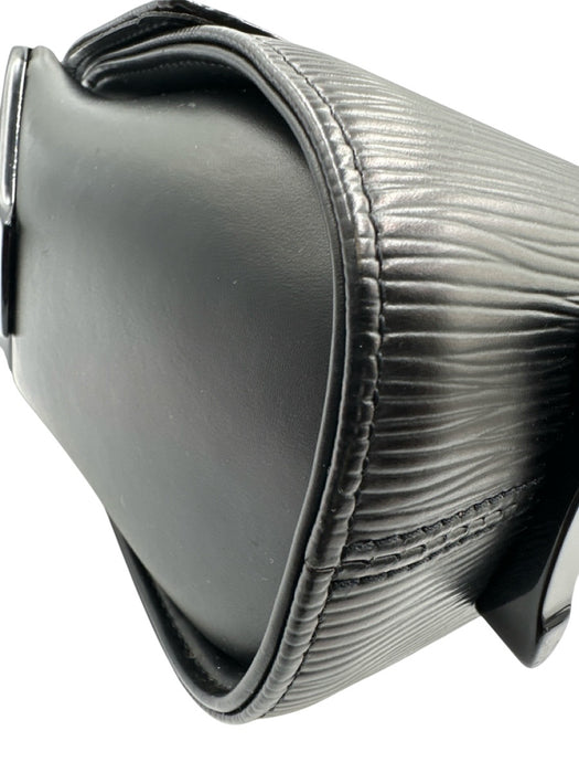 Louis Vuitton Black Epi Leather Flap Top Magnetic Snap Closure Shoulder Bag Black / GM