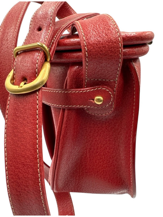 Gucci Red Leather Magnetic  Flap Gold Hardware Buckle Detail shoulder strap Bag Red / S