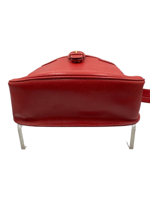 Gucci Red Leather Magnetic  Flap Gold Hardware Buckle Detail shoulder strap Bag Red / S