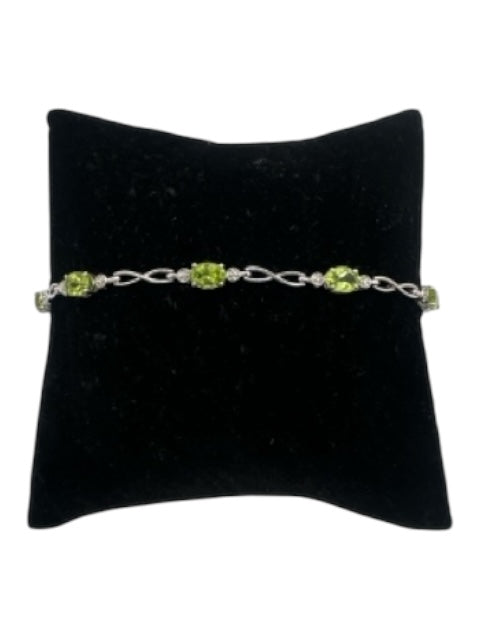 No Brand Silver &  Pale Green Stearling silver Peridot Diamond Infinity Bracelet Silver &  Pale Green