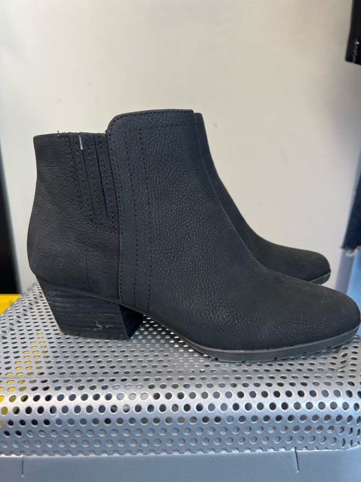 Blondo Shoe Size 6.5 Black Leather Round Pointed Toe Block Heel Side Zip Booties