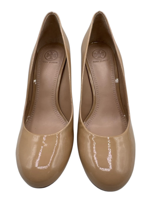Tory Burch Shoe Size 8.5 Beige Patent Leather Round Toe Gold Logo Wedge Pumps Beige / 8.5
