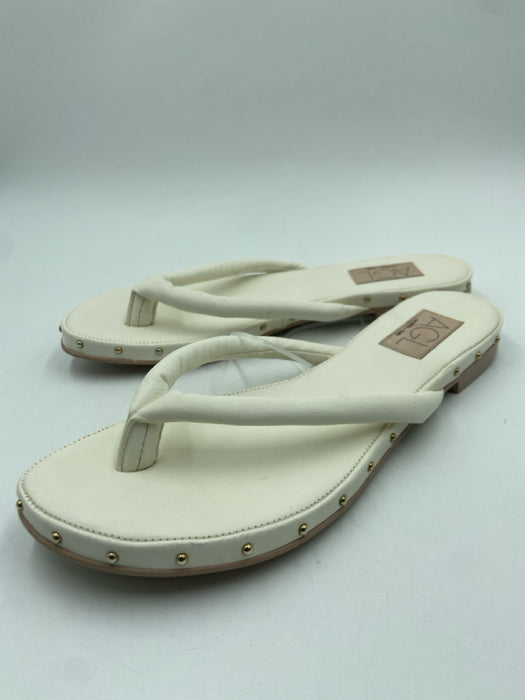 AGL Shoe Size 38.5 White Leather Pillowed Flip flop small studs Sandals