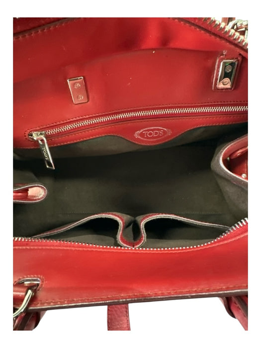 Tod's Red Leather Handle Top Adjustable Strap Zip closure Bag Red / Medium