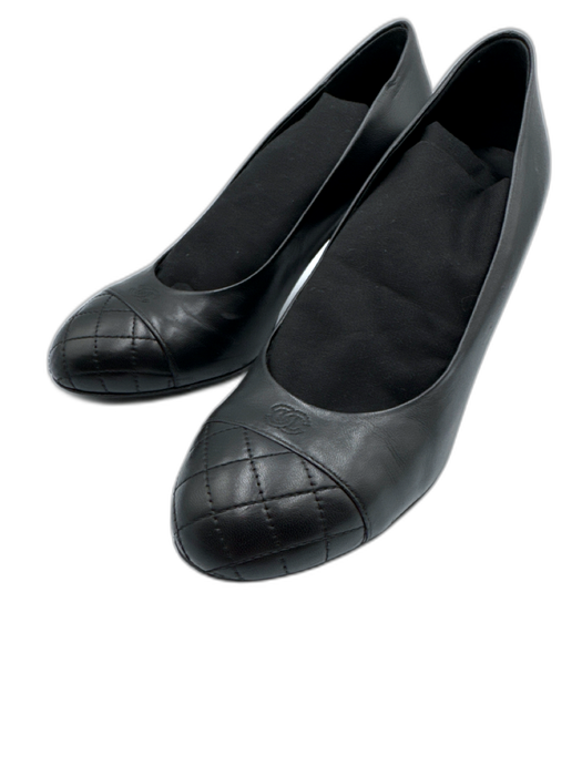 Chanel Shoe Size 38.5 Black Leather Cap Toe Block Heel Pearls Dustbag Inc. Pumps Black / 38.5