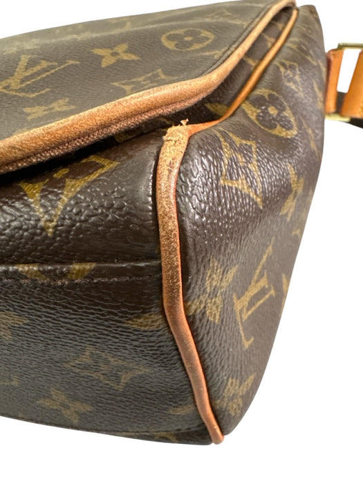 Louis Vuitton Brown Print Coated Canvas Leather Accent Monogram Messenger Bag Brown Print