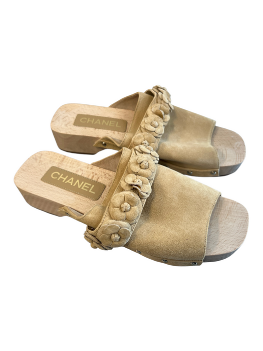 Chanel Shoe Size 39 Beige Wood Suede Open Toe Floral Detail Clog Shoes Beige / 39