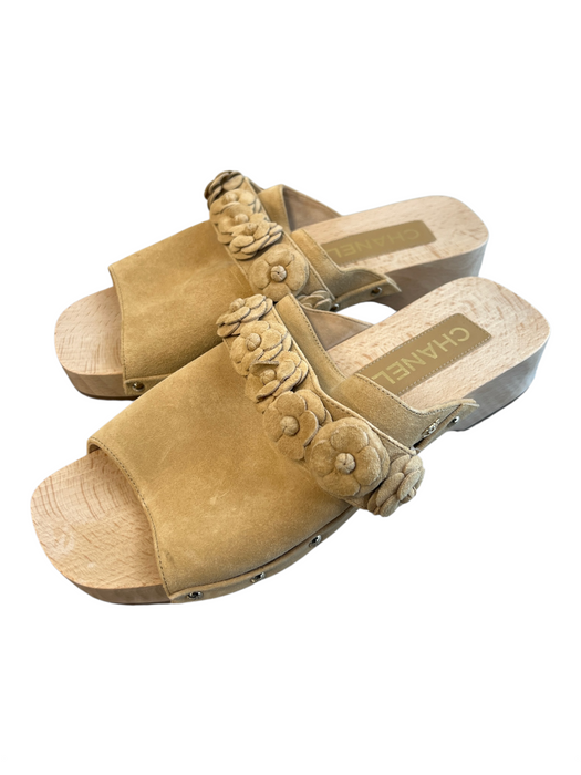 Chanel Shoe Size 39 Beige Wood Suede Open Toe Floral Detail Clog Shoes Beige / 39