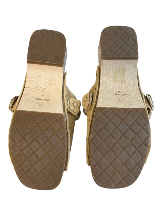 Chanel Shoe Size 39 Beige Wood Suede Open Toe Floral Detail Clog Shoes Beige / 39