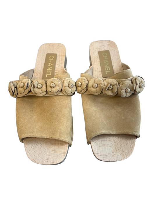 Chanel Shoe Size 39 Beige Wood Suede Open Toe Floral Detail Clog Shoes Beige / 39