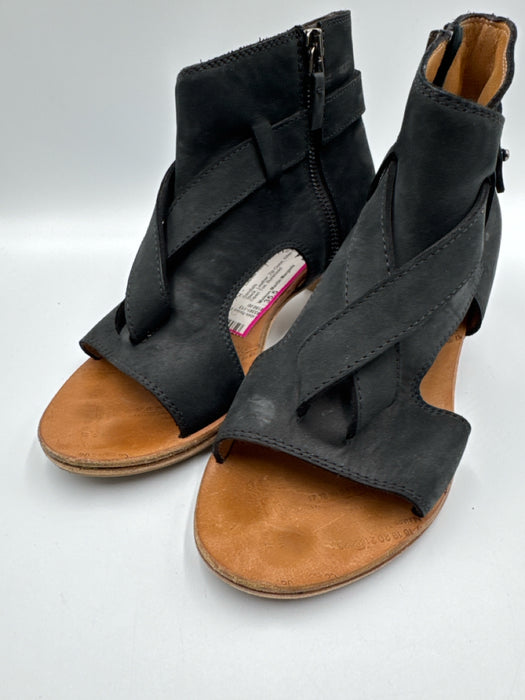 Maison Martin Margiela Shoe Size 35.5 Black Leather Zip Close Open Toe Sandals