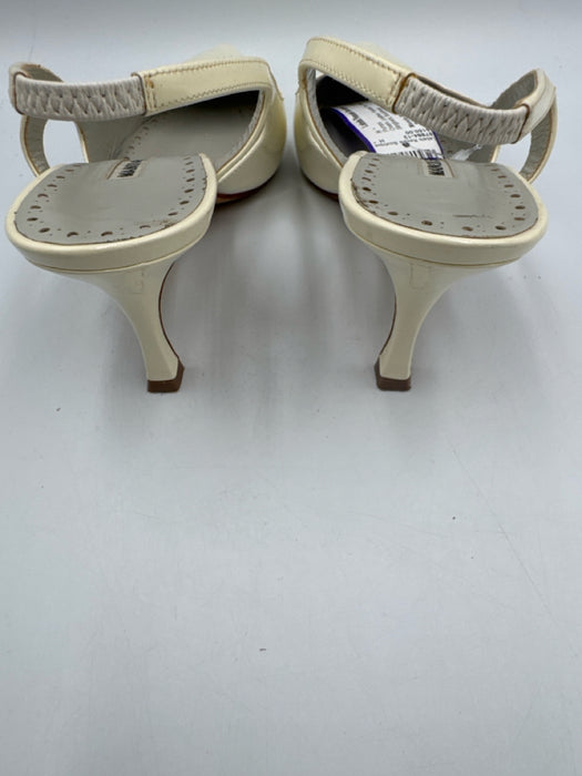 Manolo Blahnik Shoe Size 36 Cream Leather Pointed Toe Patent Slingback Pumps