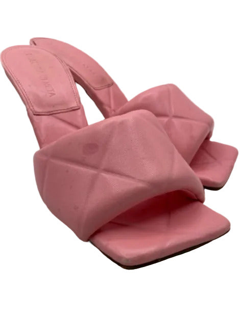 Bottega Veneta Shoe Size 37 Bubblegum Pink Leather Upper Quilted Mule Sandals